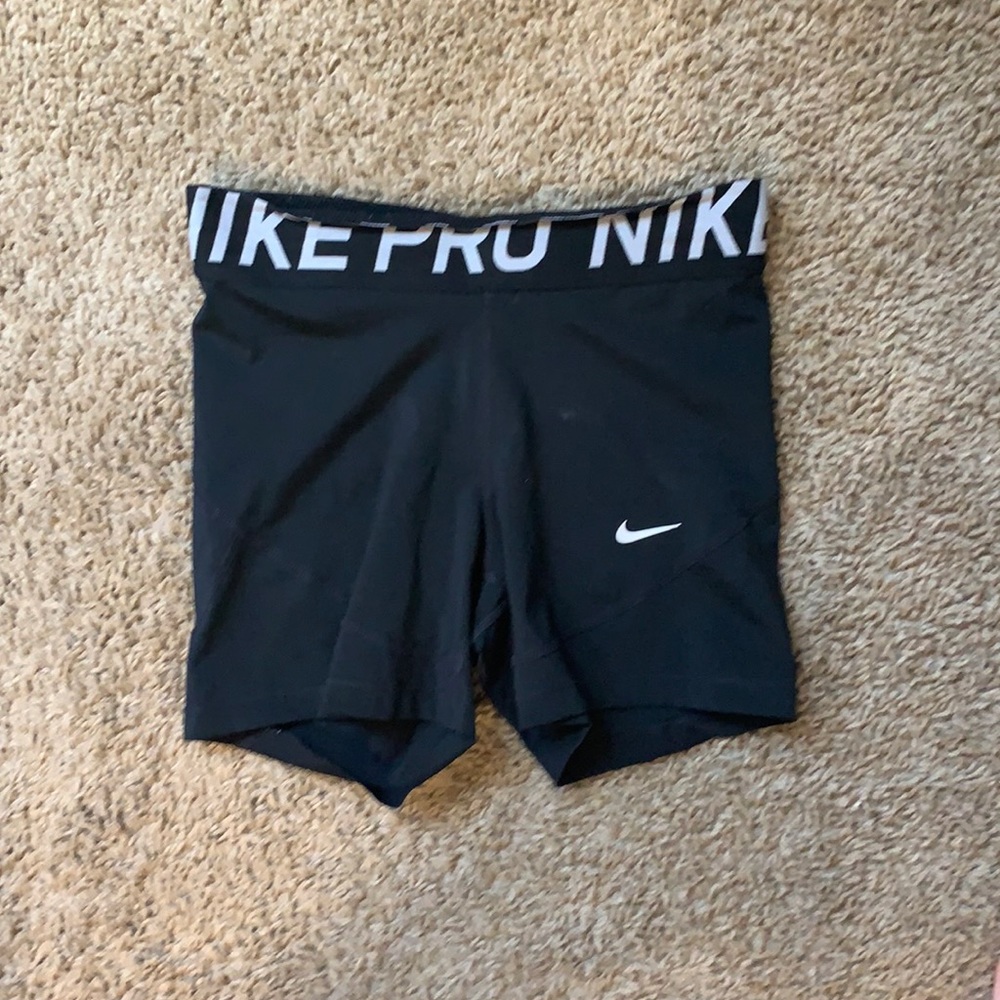 Nike Pro 6 in Women’s Shorts